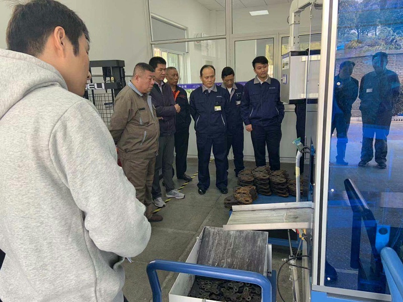 高鐵動(dòng)車(chē)組閘片（剎車(chē)片）自動(dòng)化檢測(cè)分解機(jī)順利通過(guò)上海鐵路局組織的聯(lián)合專(zhuān)家組驗(yàn)收